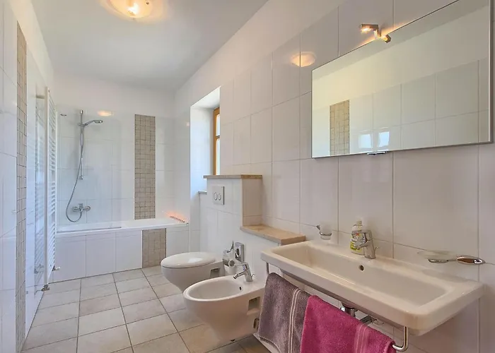 Semesterbostad Veronika *